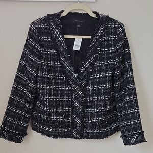 Ann Taylor NWT Sz 10 B&W Crop Blazer. Perfect For spring -Summer